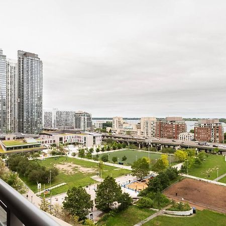 Stylish Downtown Lakeview Condo - One Free Parking Toronto Extérieur photo