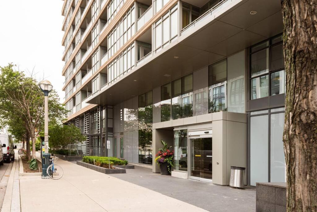 Stylish Downtown Lakeview Condo - One Free Parking Toronto Extérieur photo