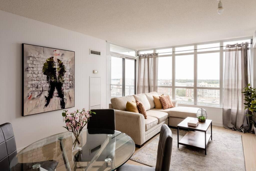 Stylish Downtown Lakeview Condo - One Free Parking Toronto Extérieur photo