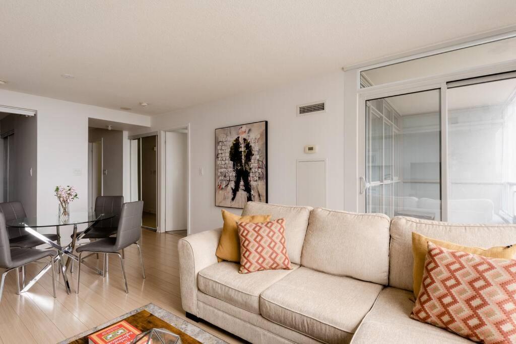 Stylish Downtown Lakeview Condo - One Free Parking Toronto Extérieur photo