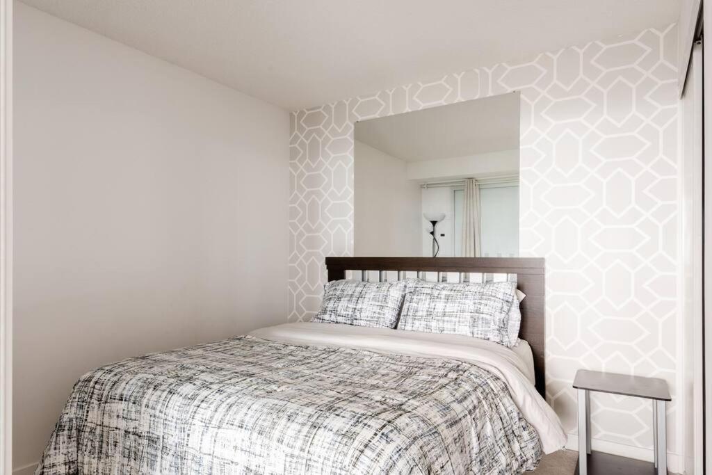 Stylish Downtown Lakeview Condo - One Free Parking Toronto Extérieur photo